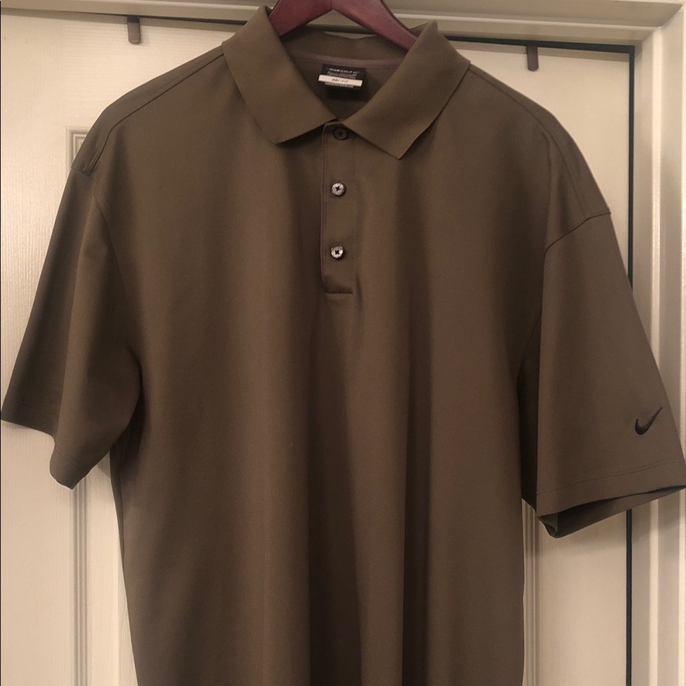 Nike Men's Polo Shirt in Olive